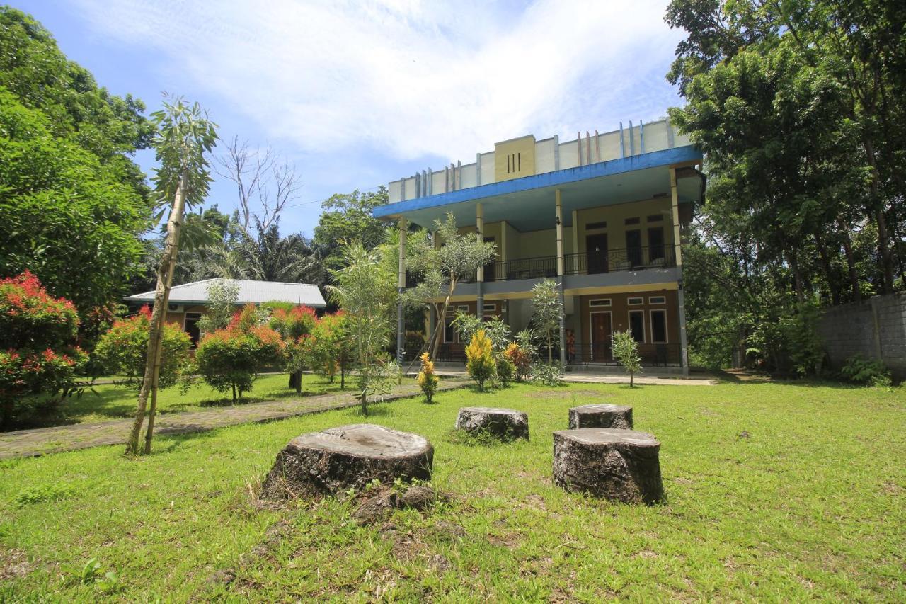 Tangkoko Lodge Bitung Exteriör bild