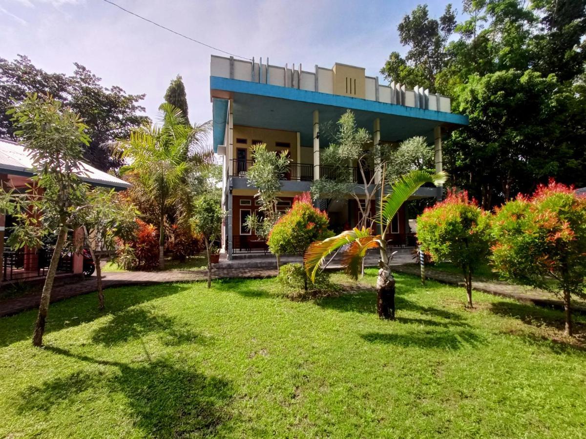 Tangkoko Lodge Bitung Exteriör bild