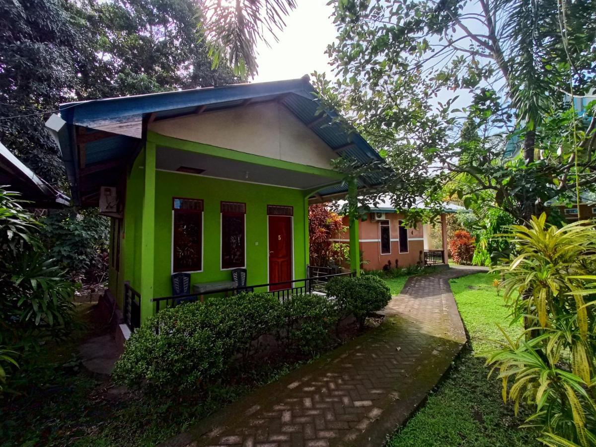 Tangkoko Lodge Bitung Exteriör bild