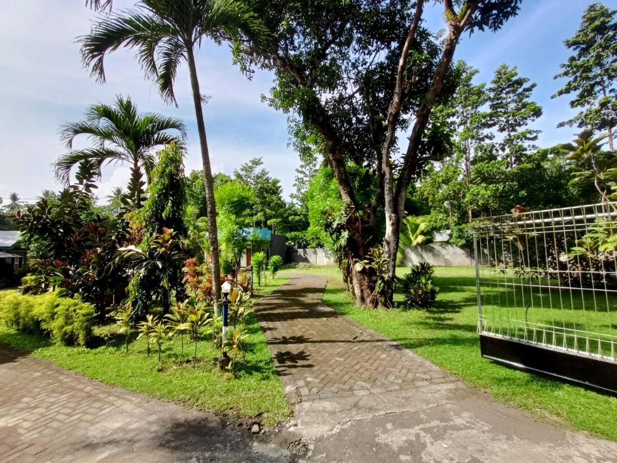 Tangkoko Lodge Bitung Exteriör bild