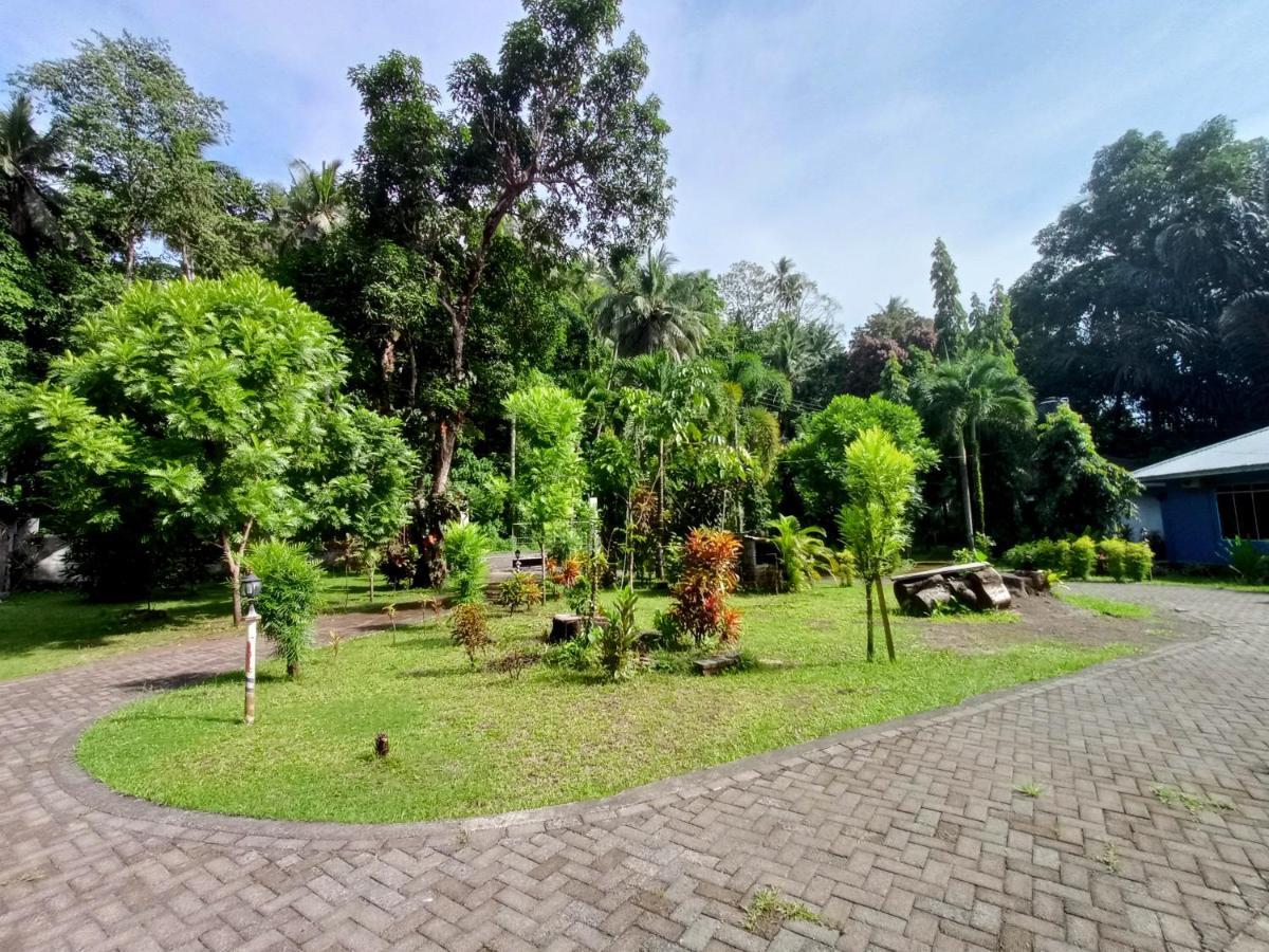 Tangkoko Lodge Bitung Exteriör bild